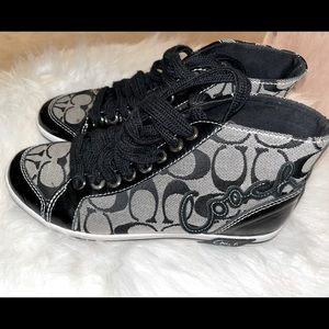 COACH BRENDI SIGNATURE PATENT LEATHER SNEAKERS